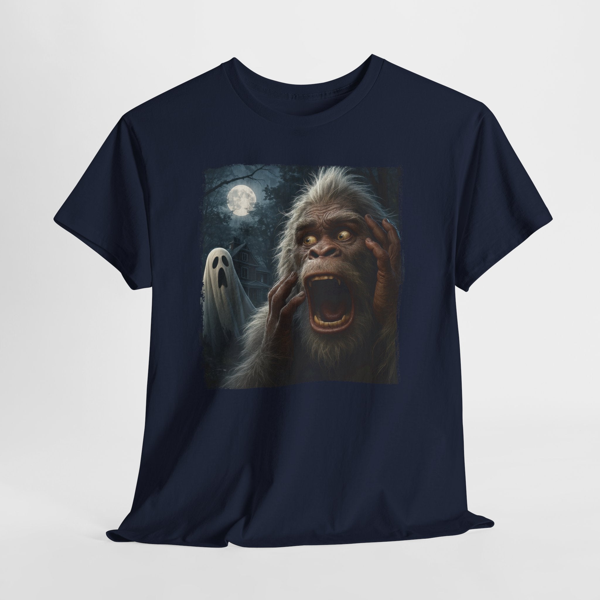 Halloween Bigfoot Shirt – Lustiges Bigfoot erschreckt vor Geist T-Shirt – Gruseliges Funshirt