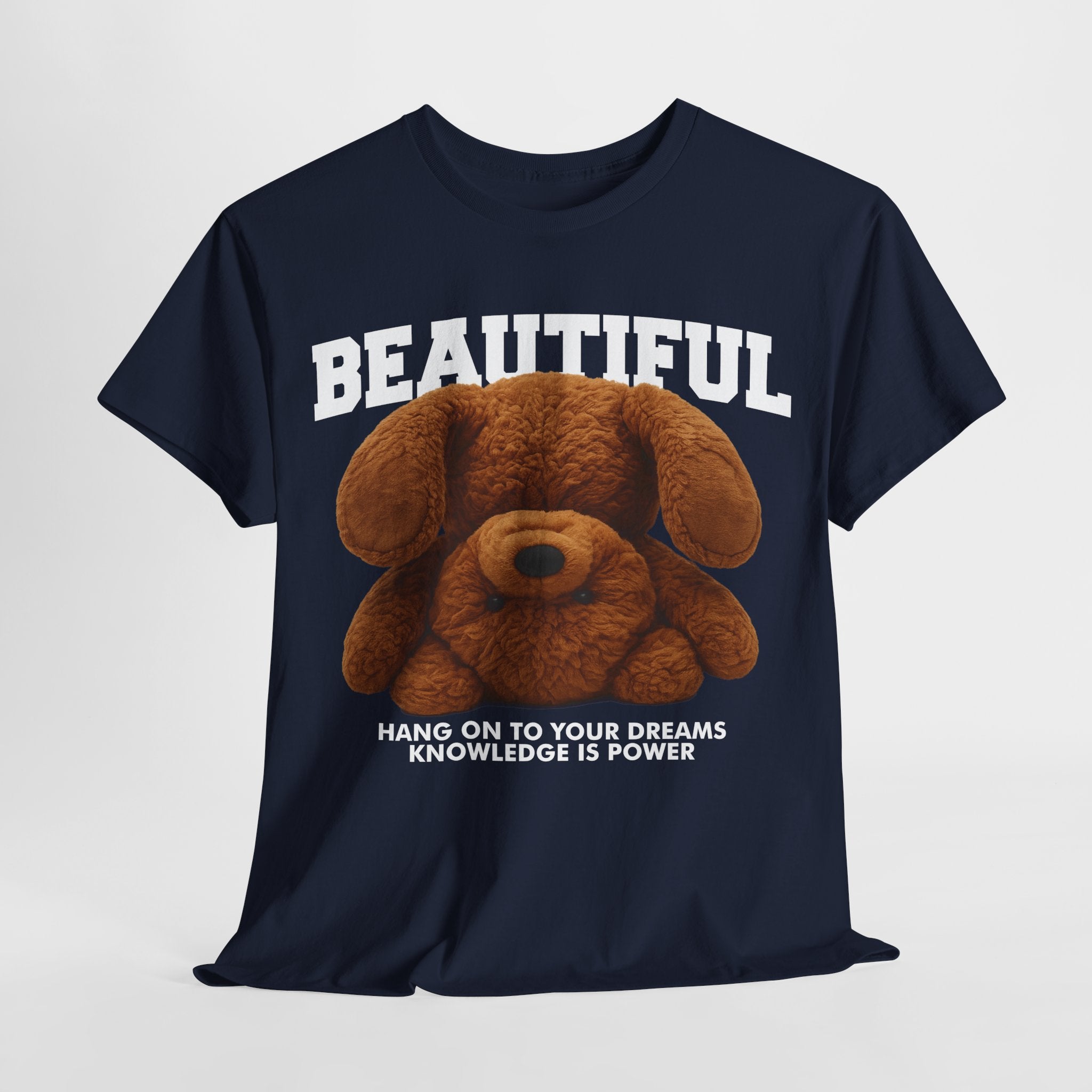Kopfüber Teddy Bär T-Shirt – Realistisches Plüsch-Design