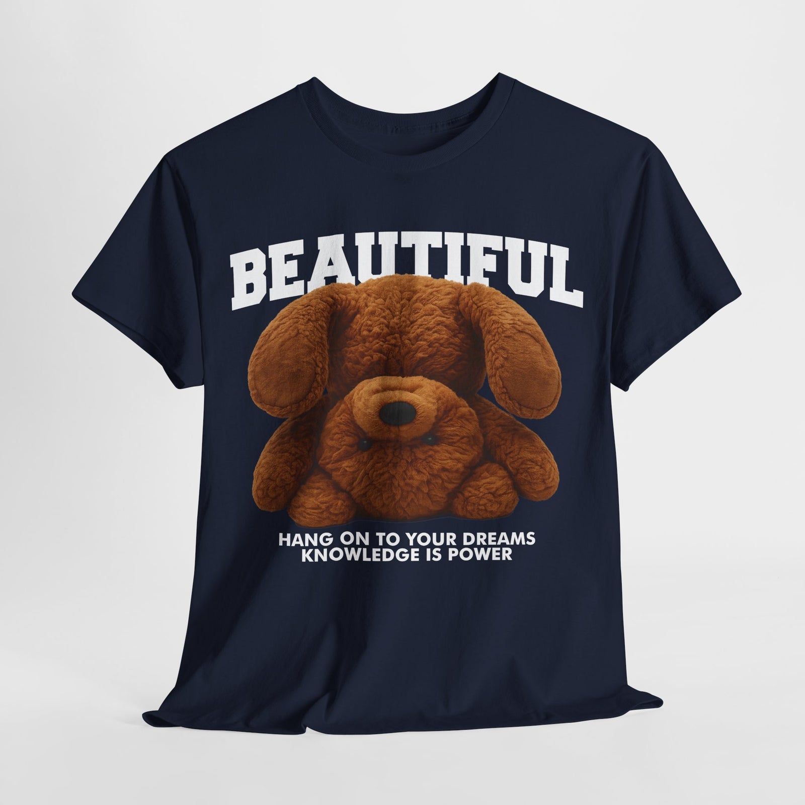 Kopfüber Teddy Bär T-Shirt – Realistisches Plüsch-Design