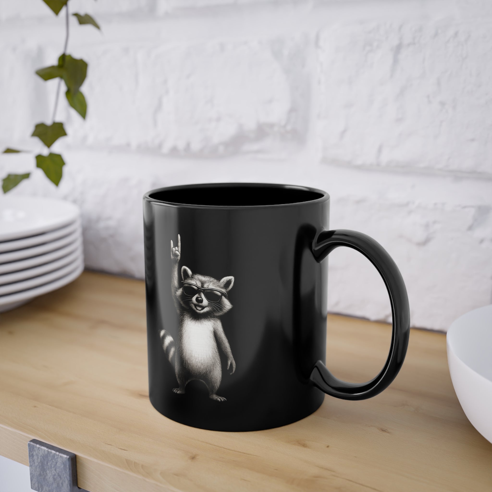 Lustiger Waschbär mit Sonnenbrille und Rock-Handzeichen – Lustiges Rockfans - Lustige Kaffee Tasse