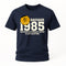 40. Geburtstag TÜV Plakette Baujahr 1985 Zustand entspricht Alter und Laufleistung Lustiges Geschenk T-Shirt