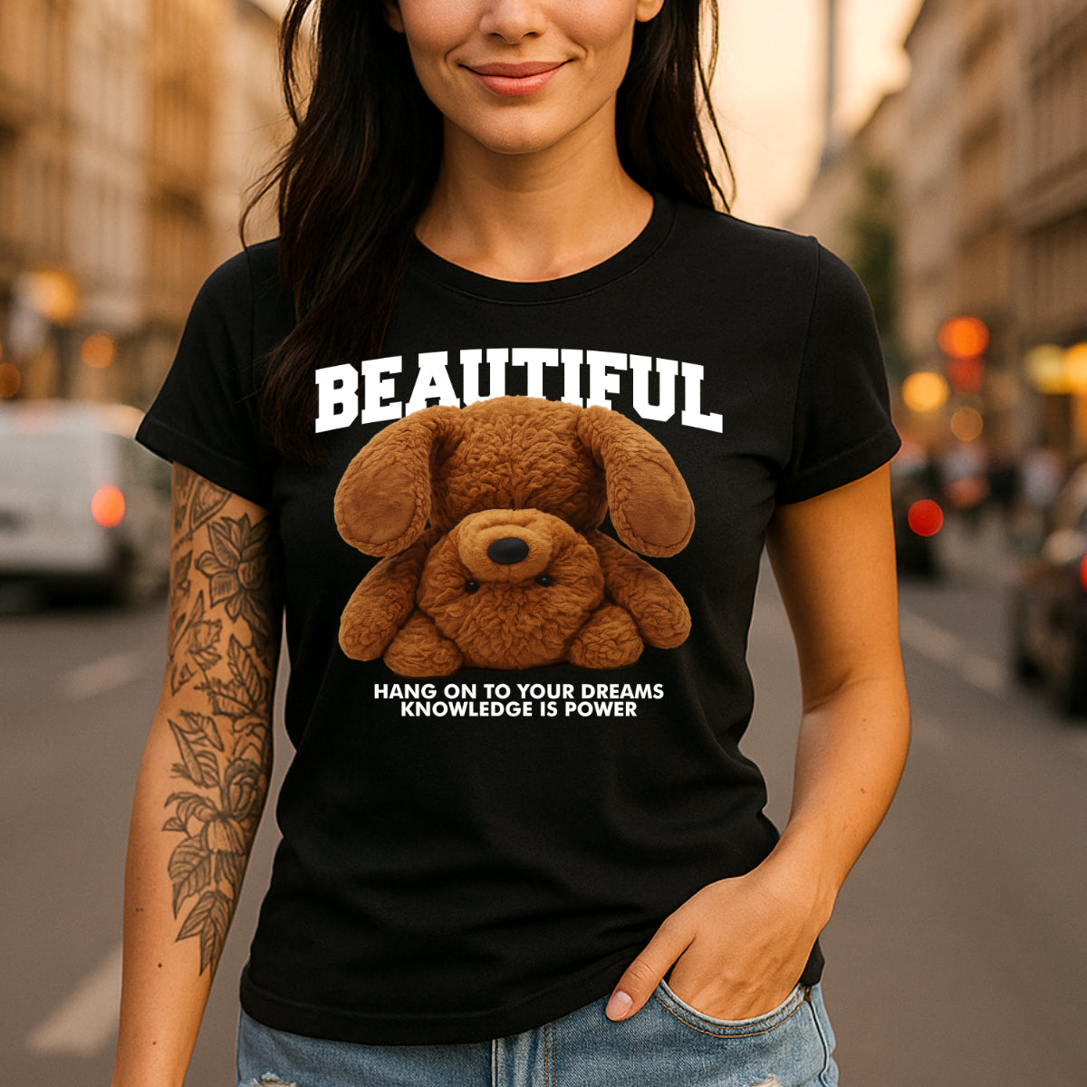 Kopfüber Teddy Bär T-Shirt – Realistisches Plüsch Design - Hang On Your Dreams - Damen Shirt