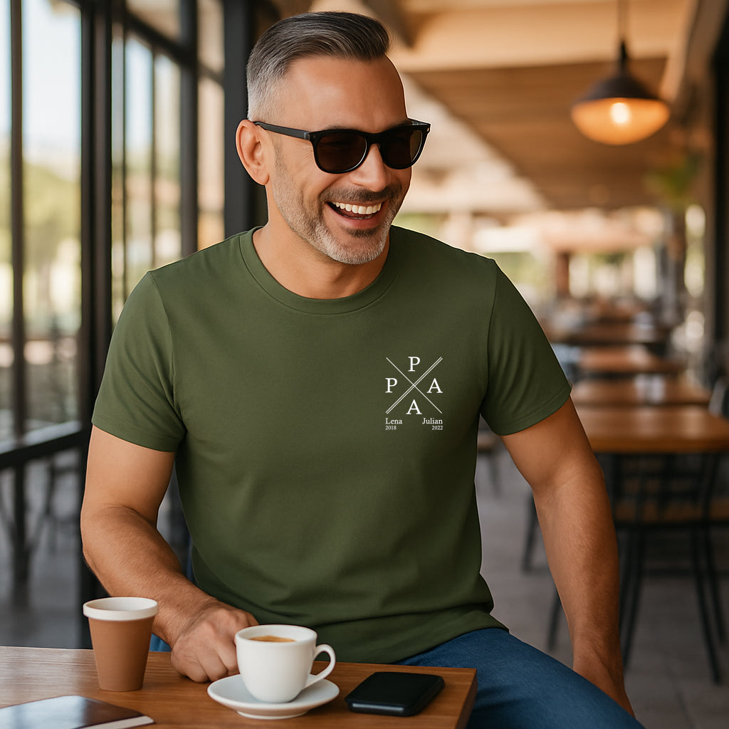 PapaPrint: Personalisiertes Vatertag T-Shirt mit Name & Geburtsjahr | Geschenk für Papa | Vatertagsgeschenk | Vater Shirt