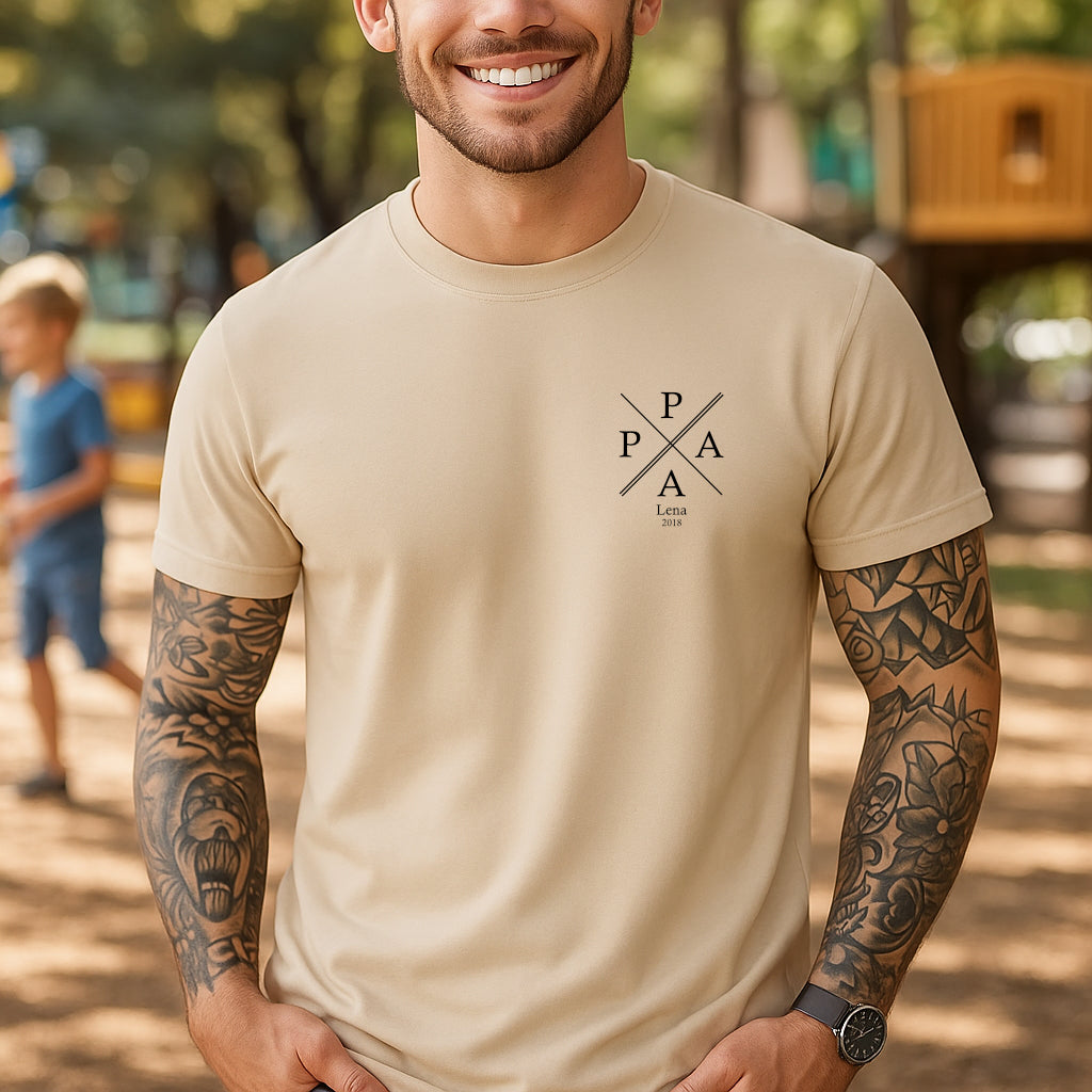 PapaPrint: Personalisiertes Vatertag T-Shirt mit Name & Geburtsjahr | Geschenk für Papa | Vatertagsgeschenk | Vater Shirt