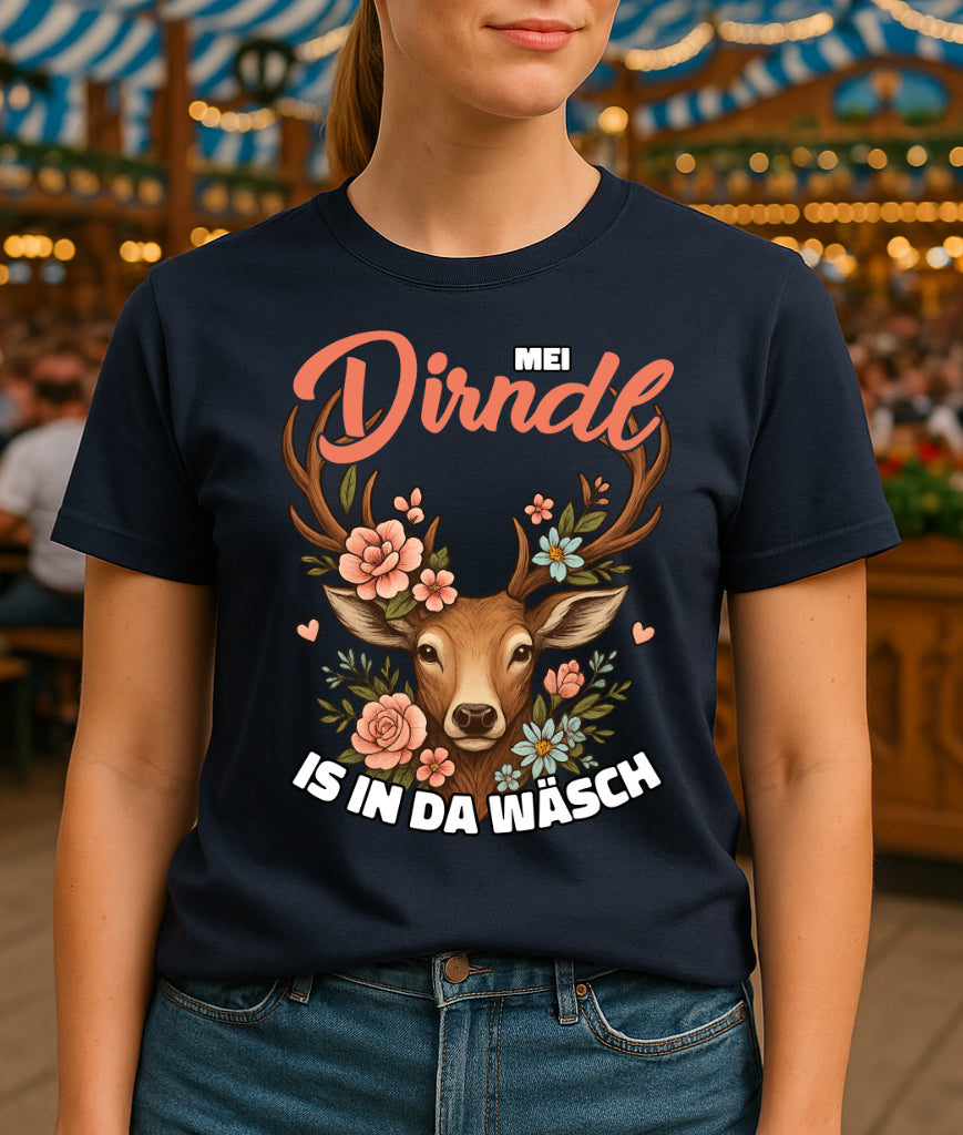 Oktoberfest Shirt – „Mei Dirndl is in da Wäsch“ | Lustiges Hirsch & Blumen Frauen Design