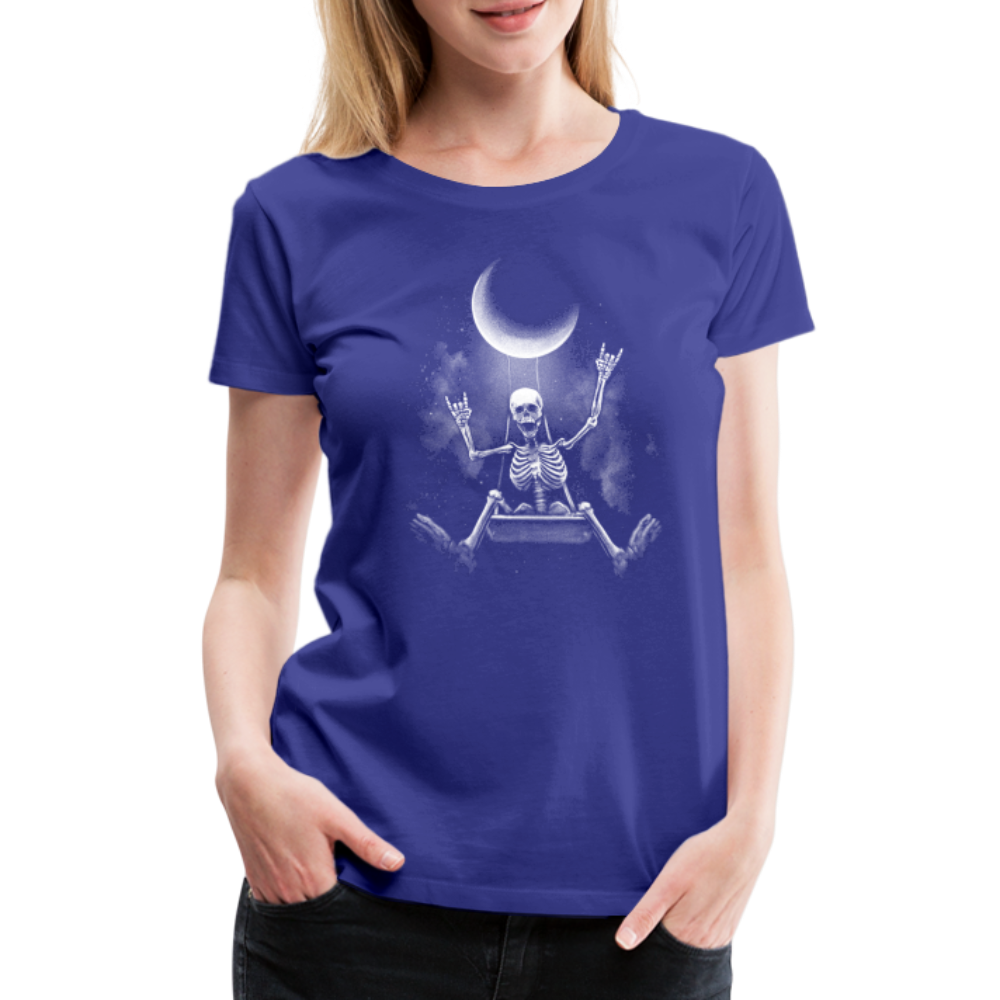 Lustiges Skelett auf Schaukel im Mondschein Rock Horns Frauen Premium T-Shirt - Königsblau