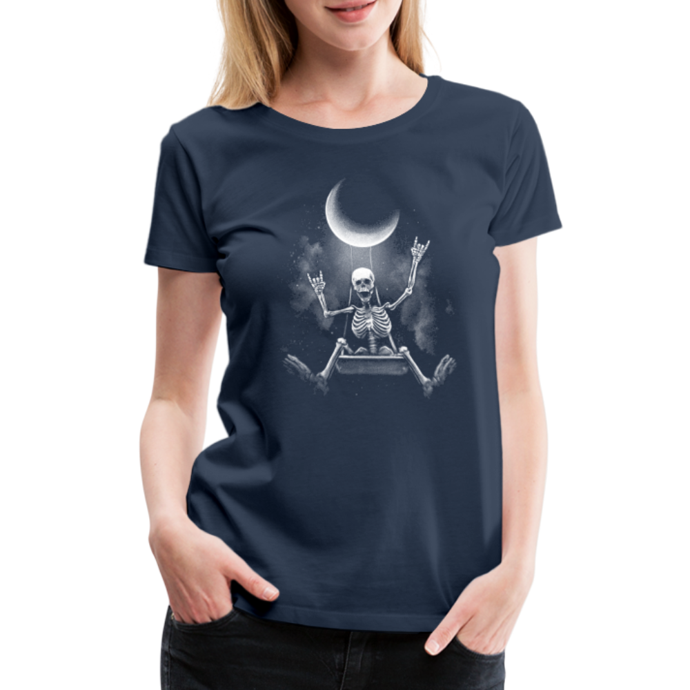 Lustiges Skelett auf Schaukel im Mondschein Rock Horns Frauen Premium T-Shirt - Navy