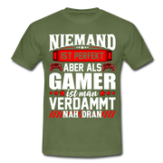 Gaming Niemand ist Perfekt aber als Gamer ist man nah dran T-Shirt - military green