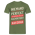 Dachdecker Shirt Niemand ist Perfekt aber als Dachdecker ist man nah dran T-Shirt - Militärgrün