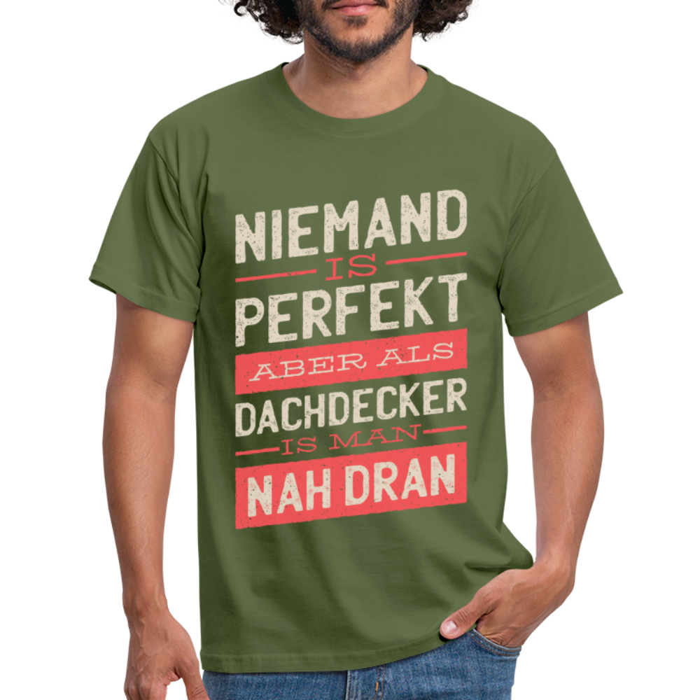 Dachdecker Shirt Niemand ist Perfekt aber als Dachdecker ist man nah dran T-Shirt - Militärgrün