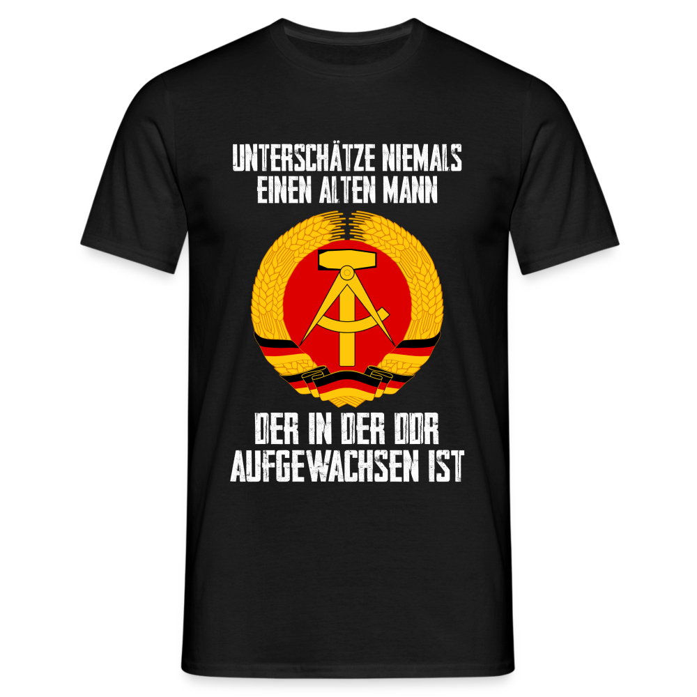 DDR Nostalgie Unterschätze niemals einen altern Mann der in der DDR aufgewachsen ist T-Shirt - Schwarz