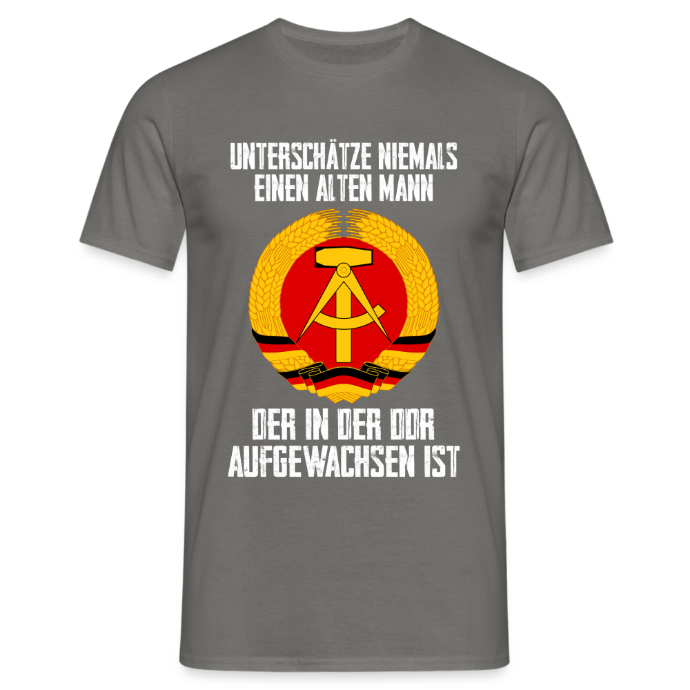DDR Nostalgie Unterschätze niemals einen altern Mann der in der DDR aufgewachsen ist T-Shirt - Graphit