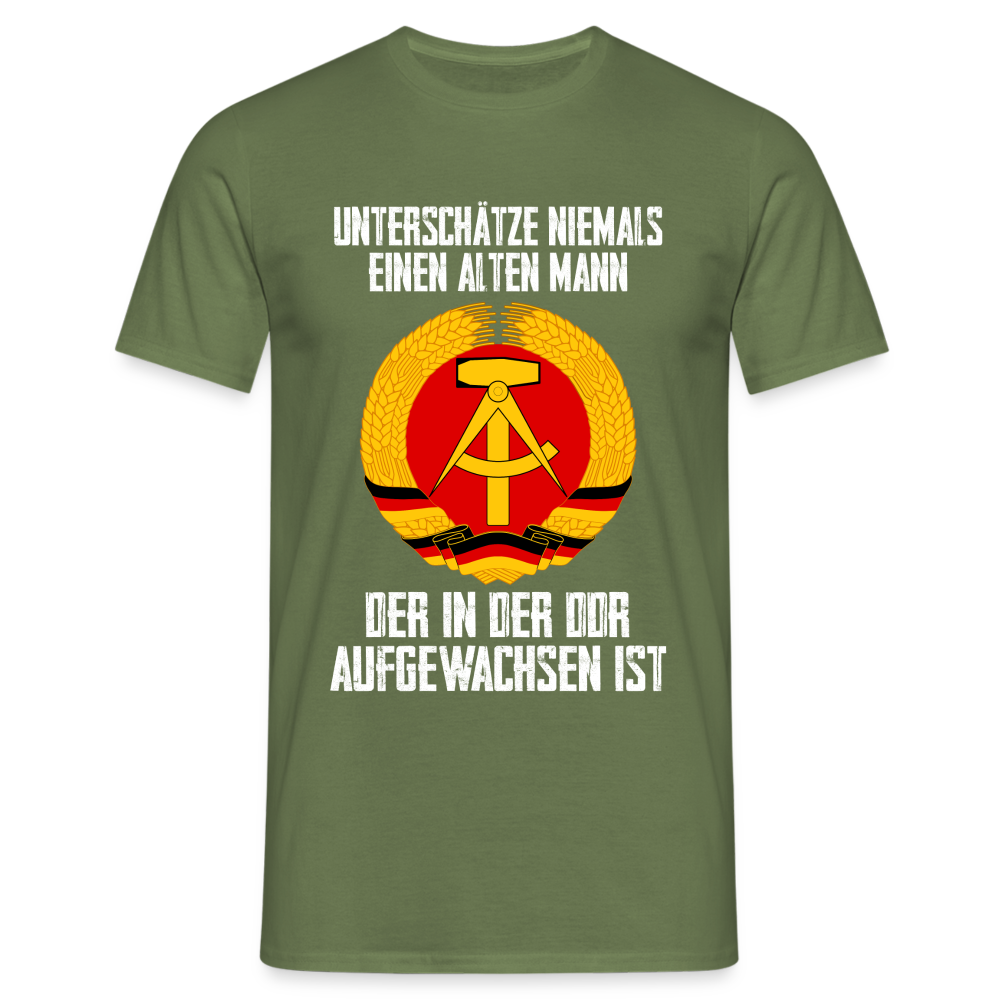 DDR Nostalgie Unterschätze niemals einen altern Mann der in der DDR aufgewachsen ist T-Shirt - Militärgrün